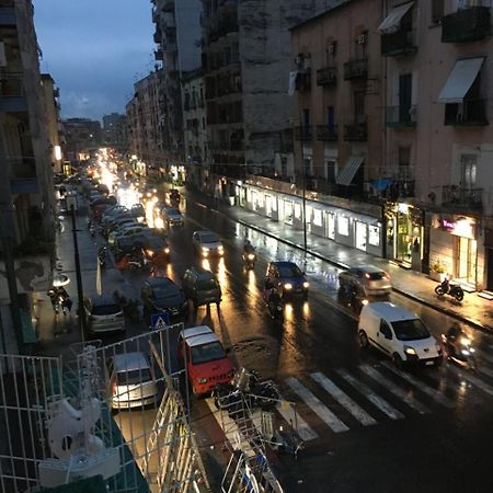 مبيت وإفطار نابولي Na Tazzulel E Cafe المظهر الخارجي الصورة
