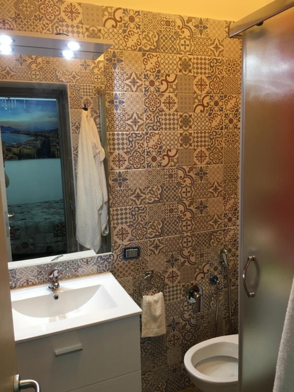 مبيت وإفطار نابولي Na Tazzulel E Cafe المظهر الخارجي الصورة