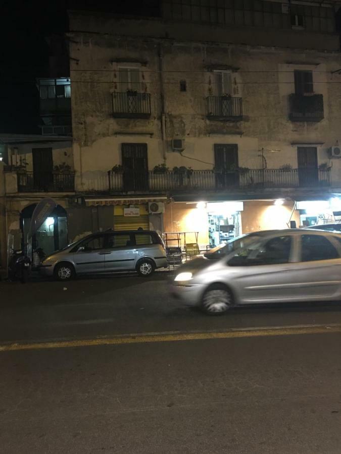 مبيت وإفطار نابولي Na Tazzulel E Cafe المظهر الخارجي الصورة